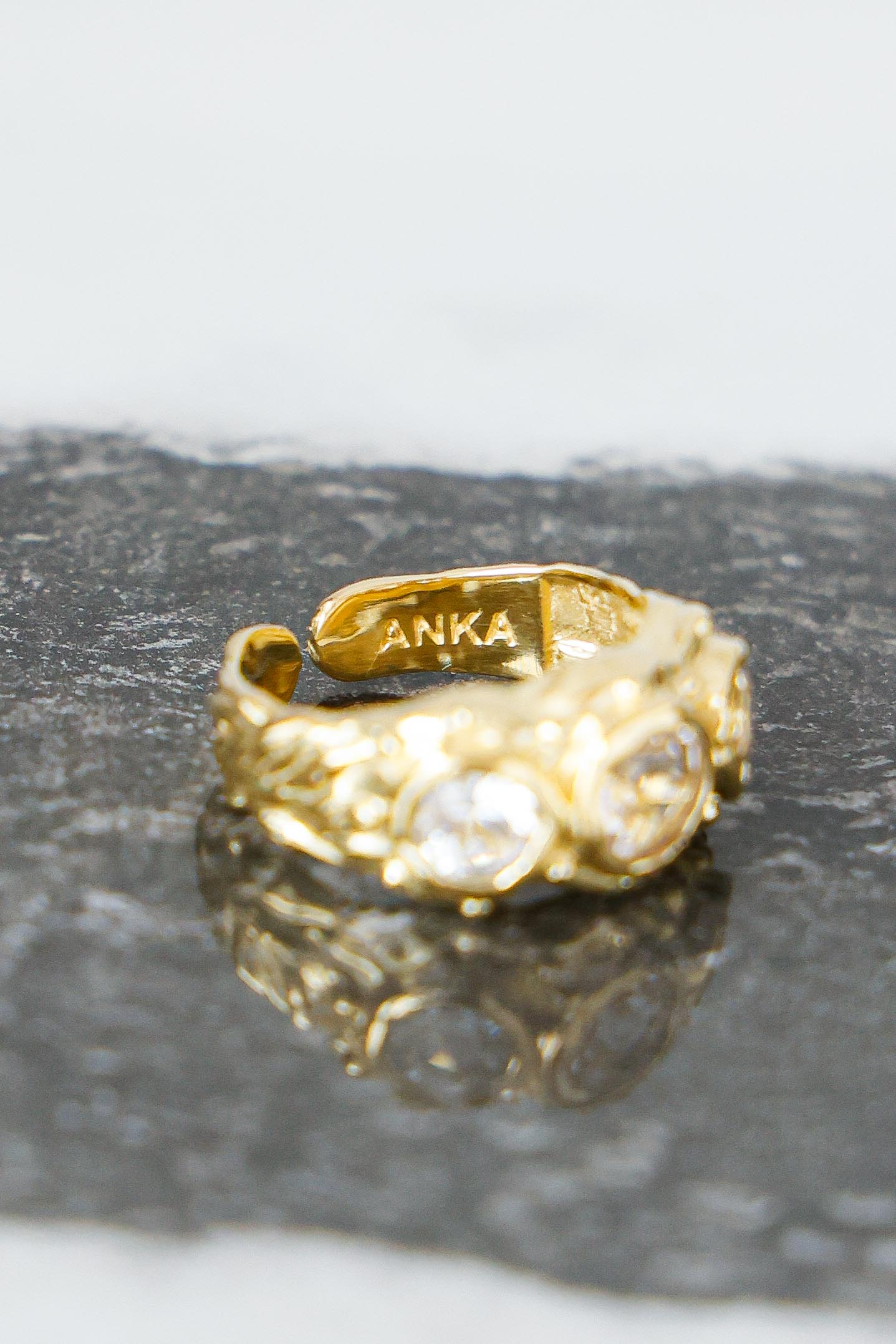 ANILLO SOLENE ORO Y TOPACIOS BLANCOS