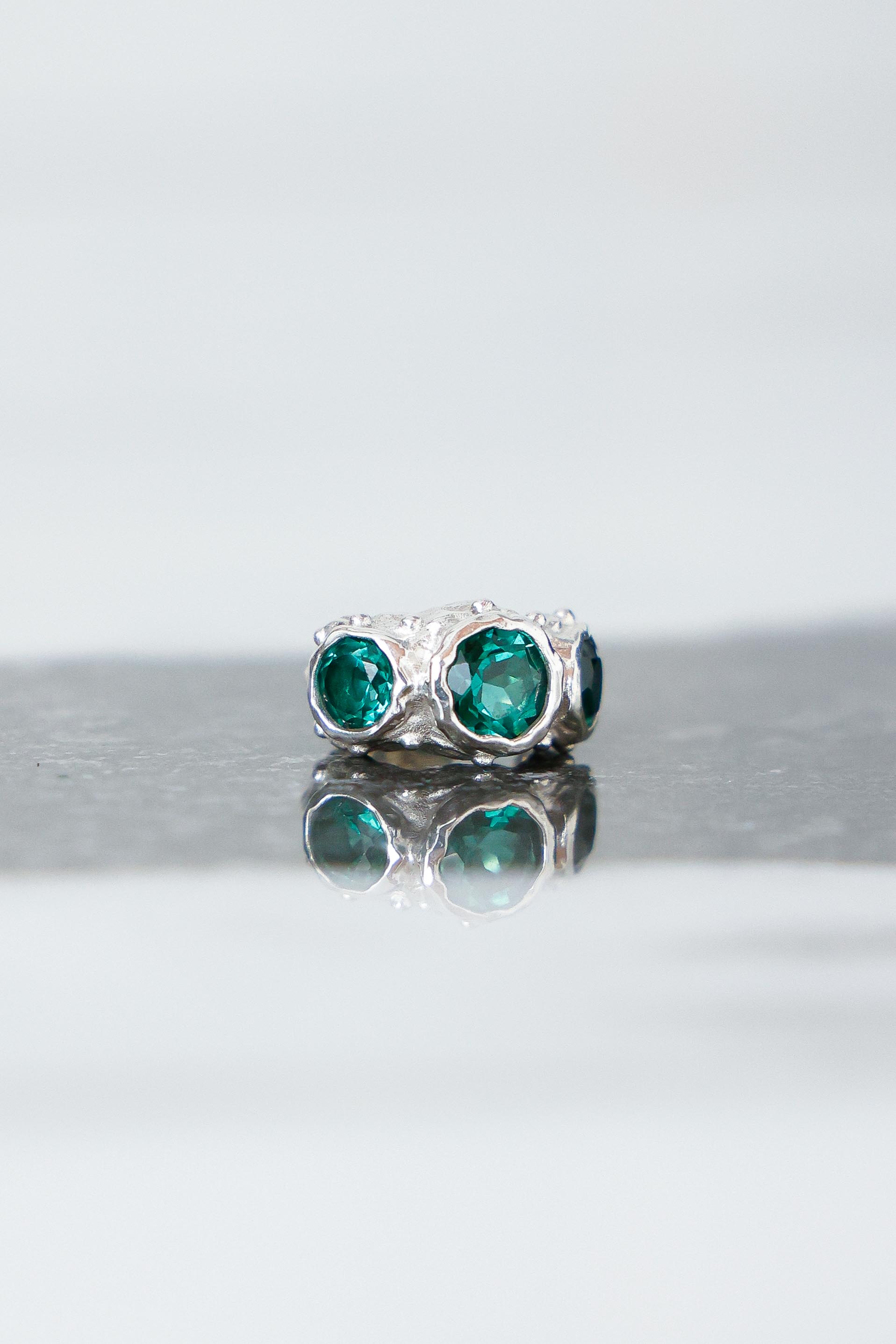 ARO EARCUFF SOLENE DE PLATA Y CUARZO VERDE