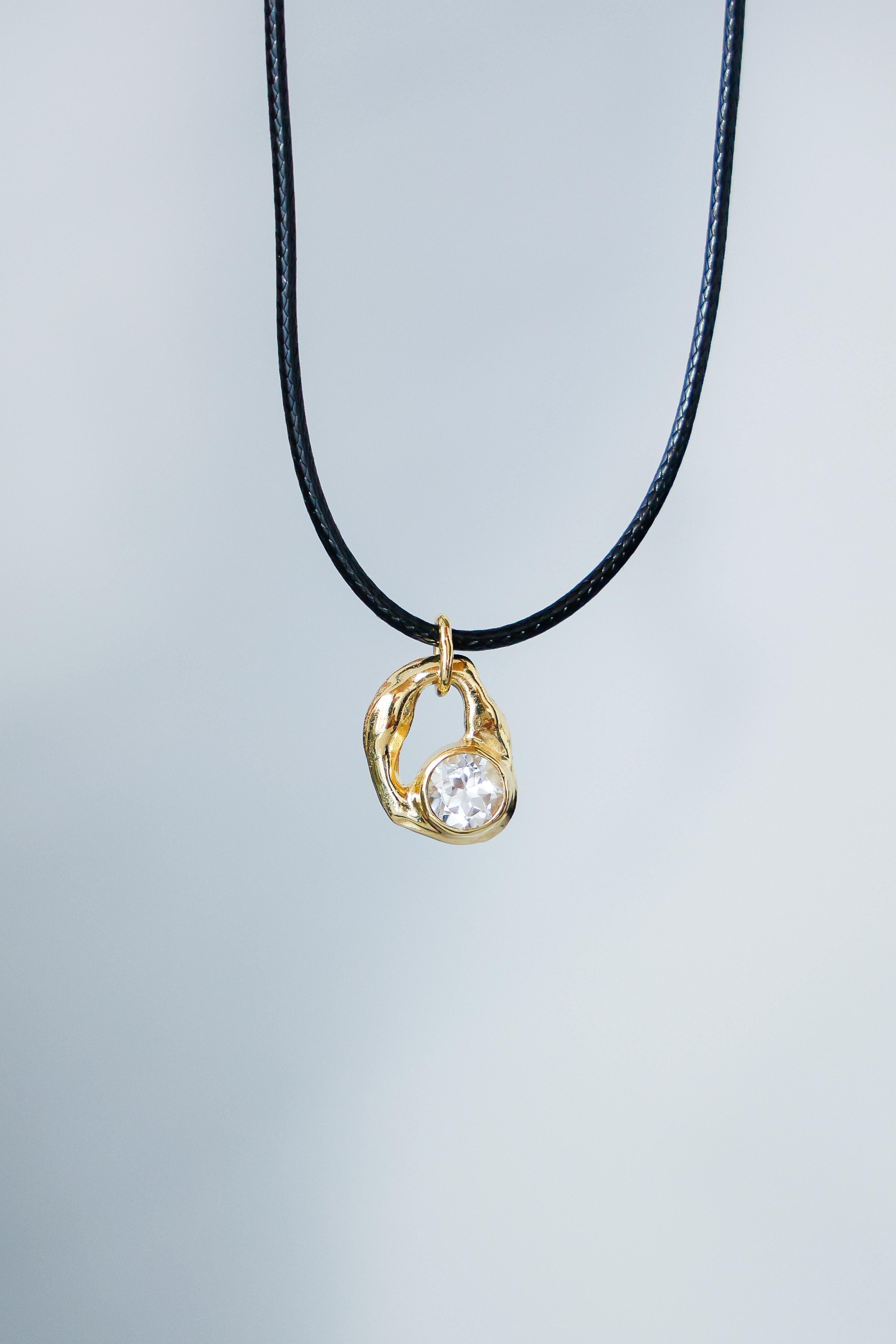 COLLAR SELES ORO Y TOPACIO BLANCO