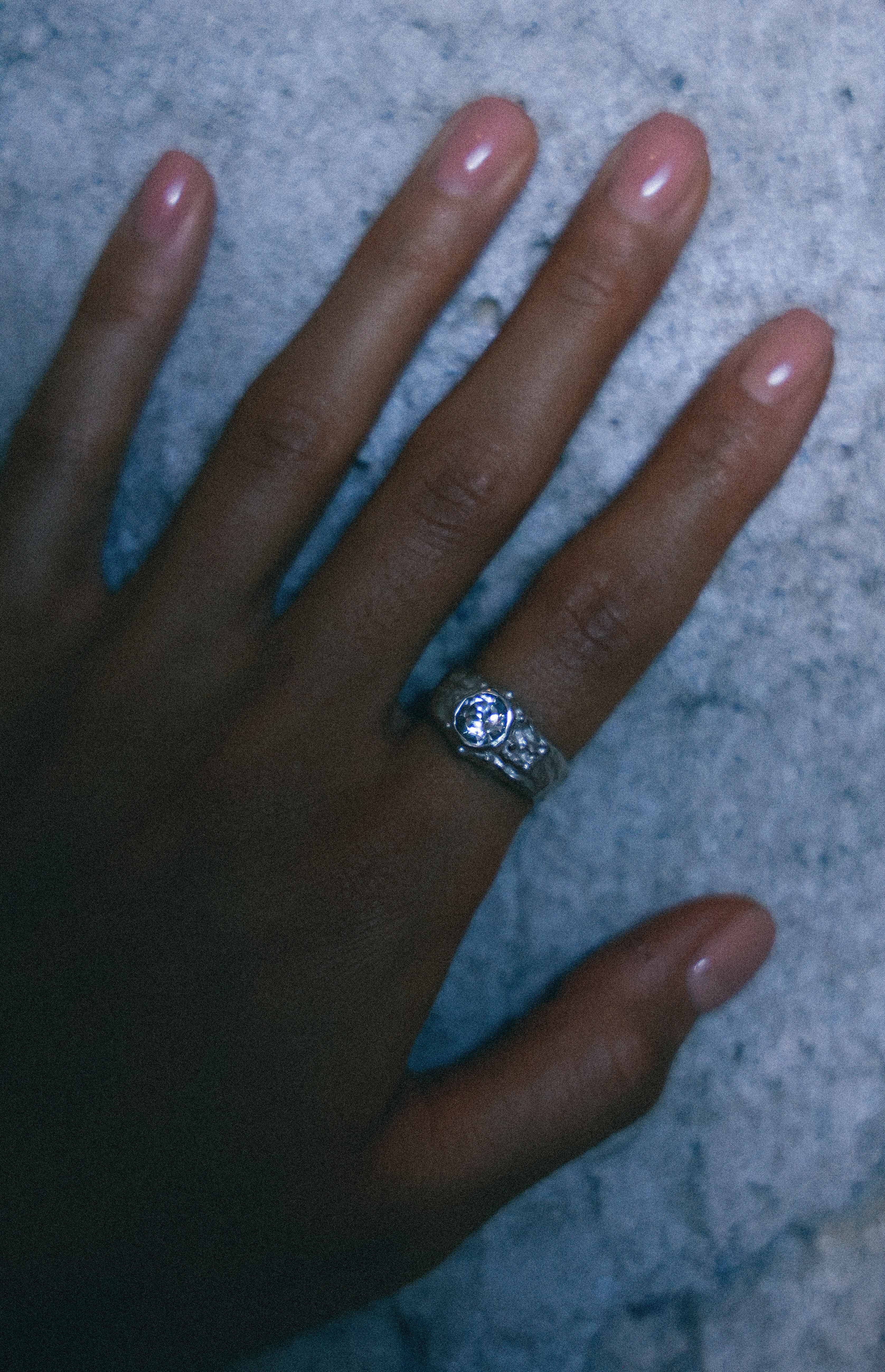 ANILLO SELES DE PLATA Y TOPACIO BLANCO