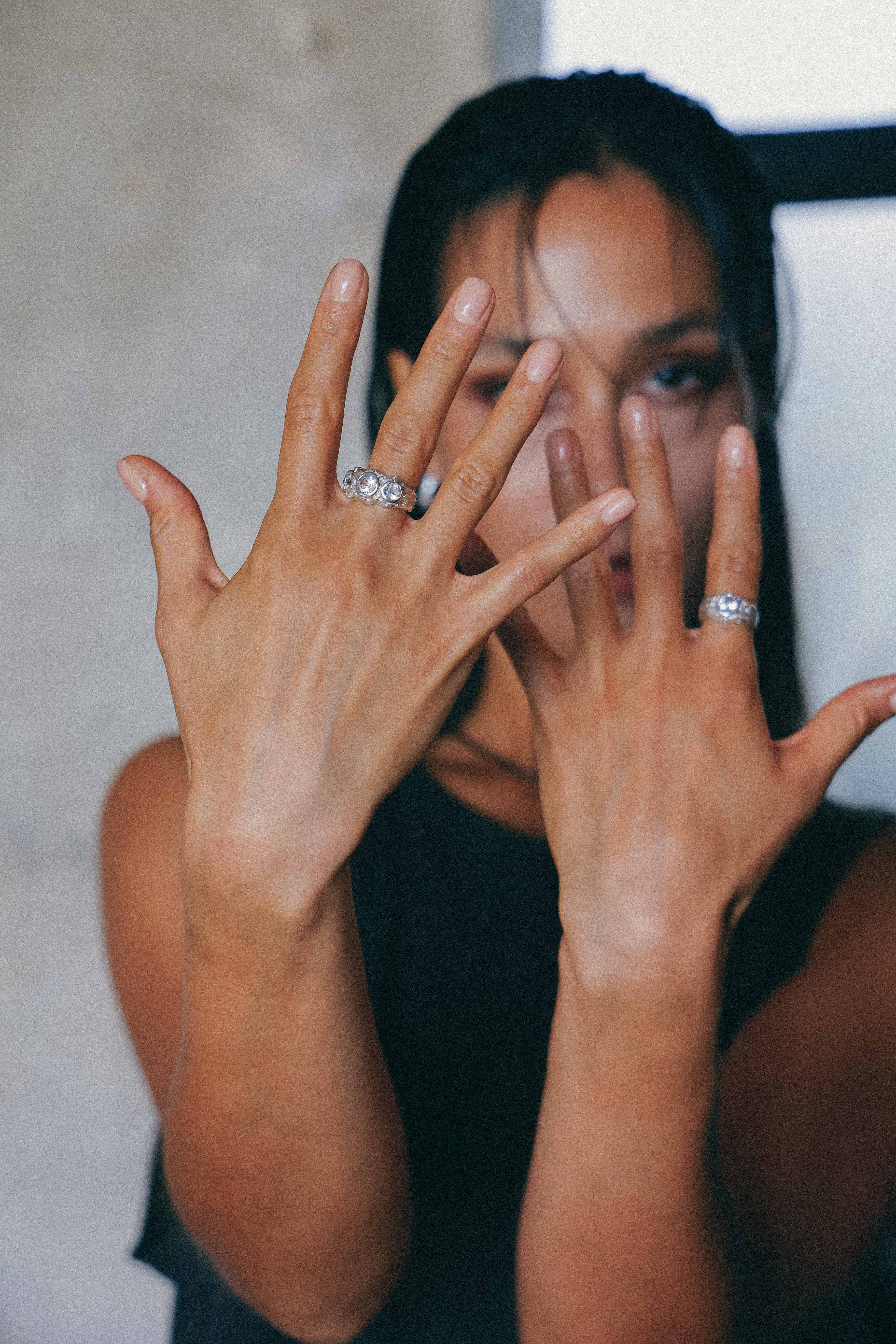 ANILLO SOLENE DE PLATA Y TOPACIOS BLANCOS