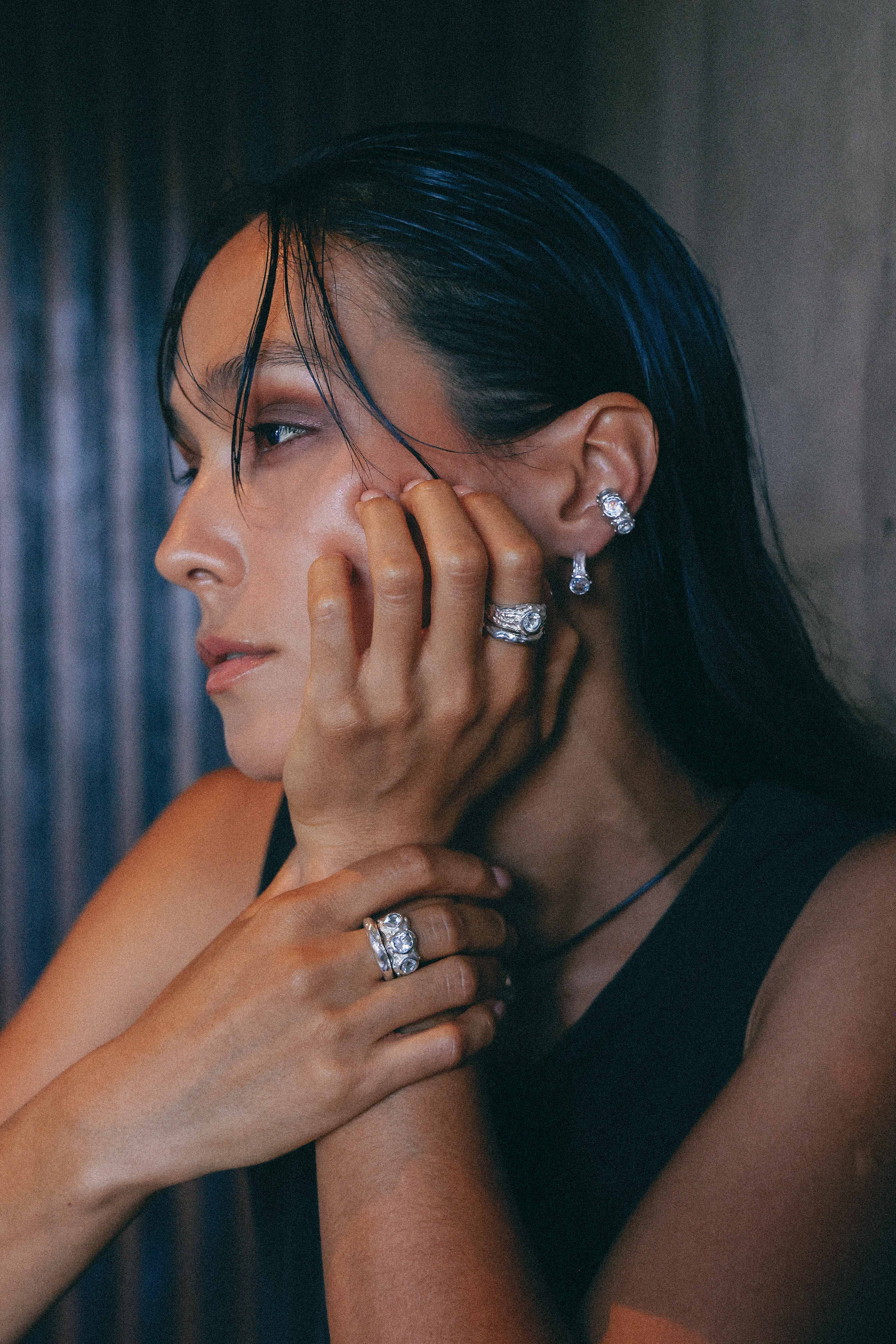 ARO EARCUFF SOLENE DE PLATA Y TOPACIO BLANCO