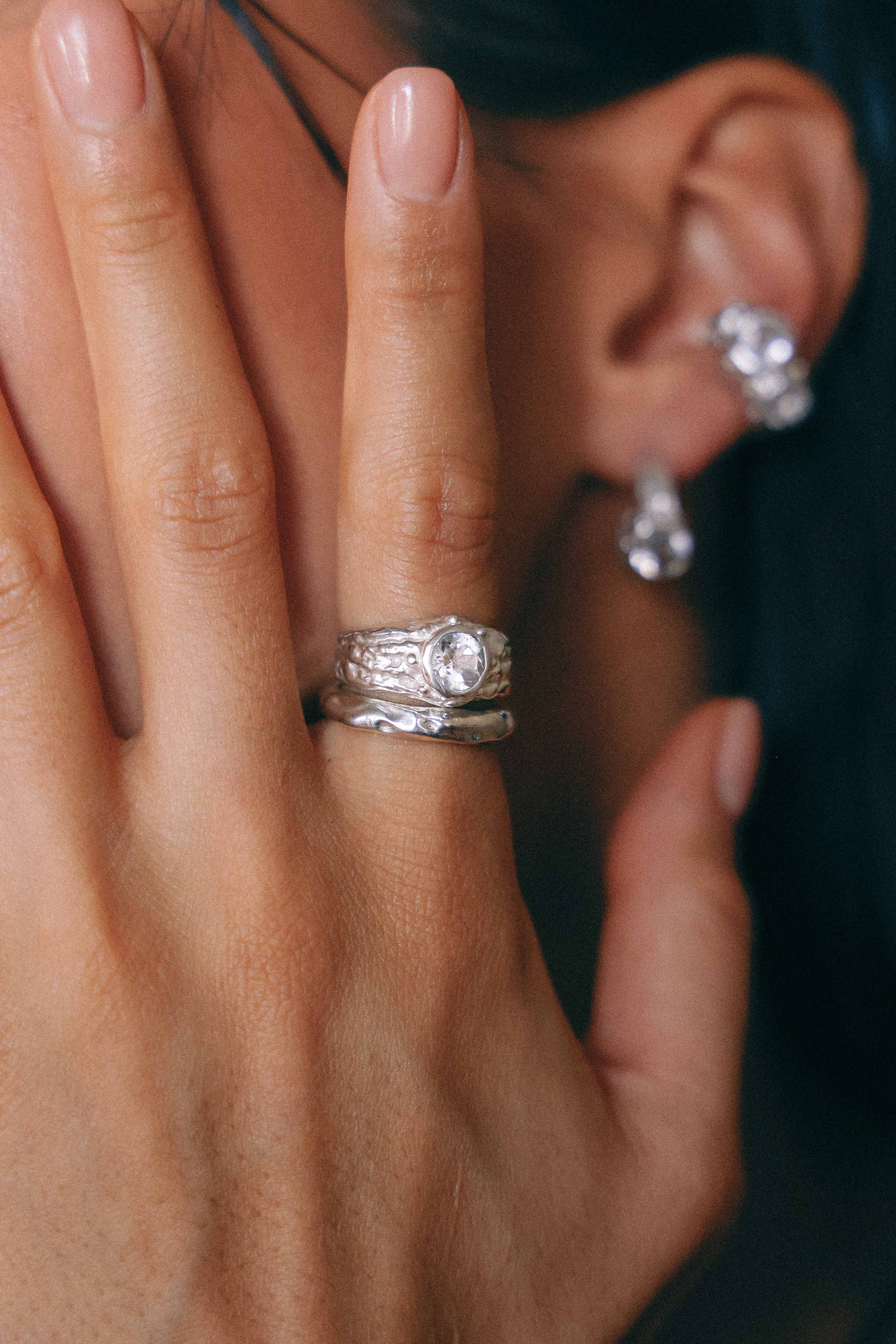 ANILLO SELES DE PLATA Y TOPACIO BLANCO