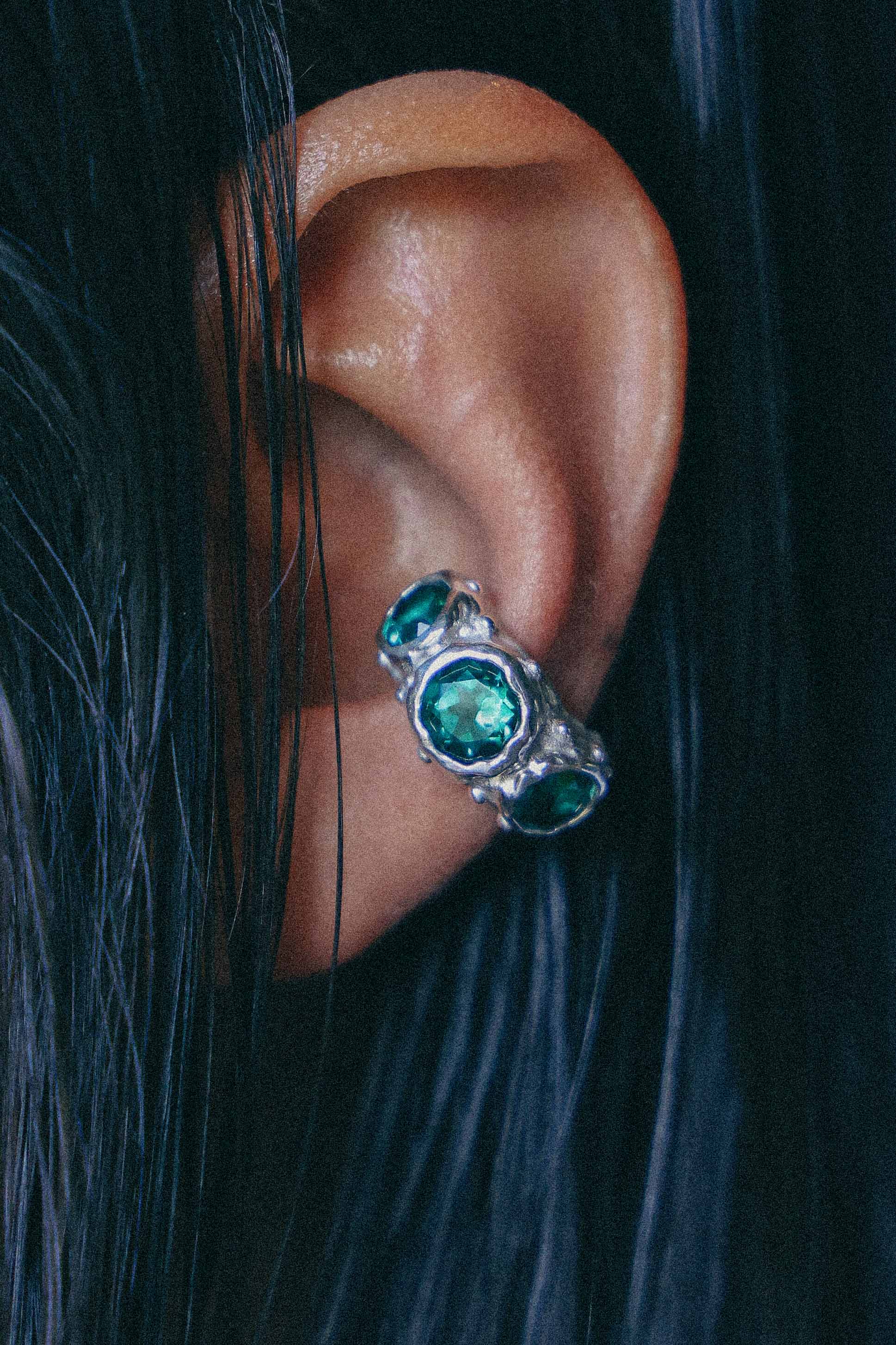 ARO EARCUFF SOLENE DE PLATA Y CUARZO VERDE