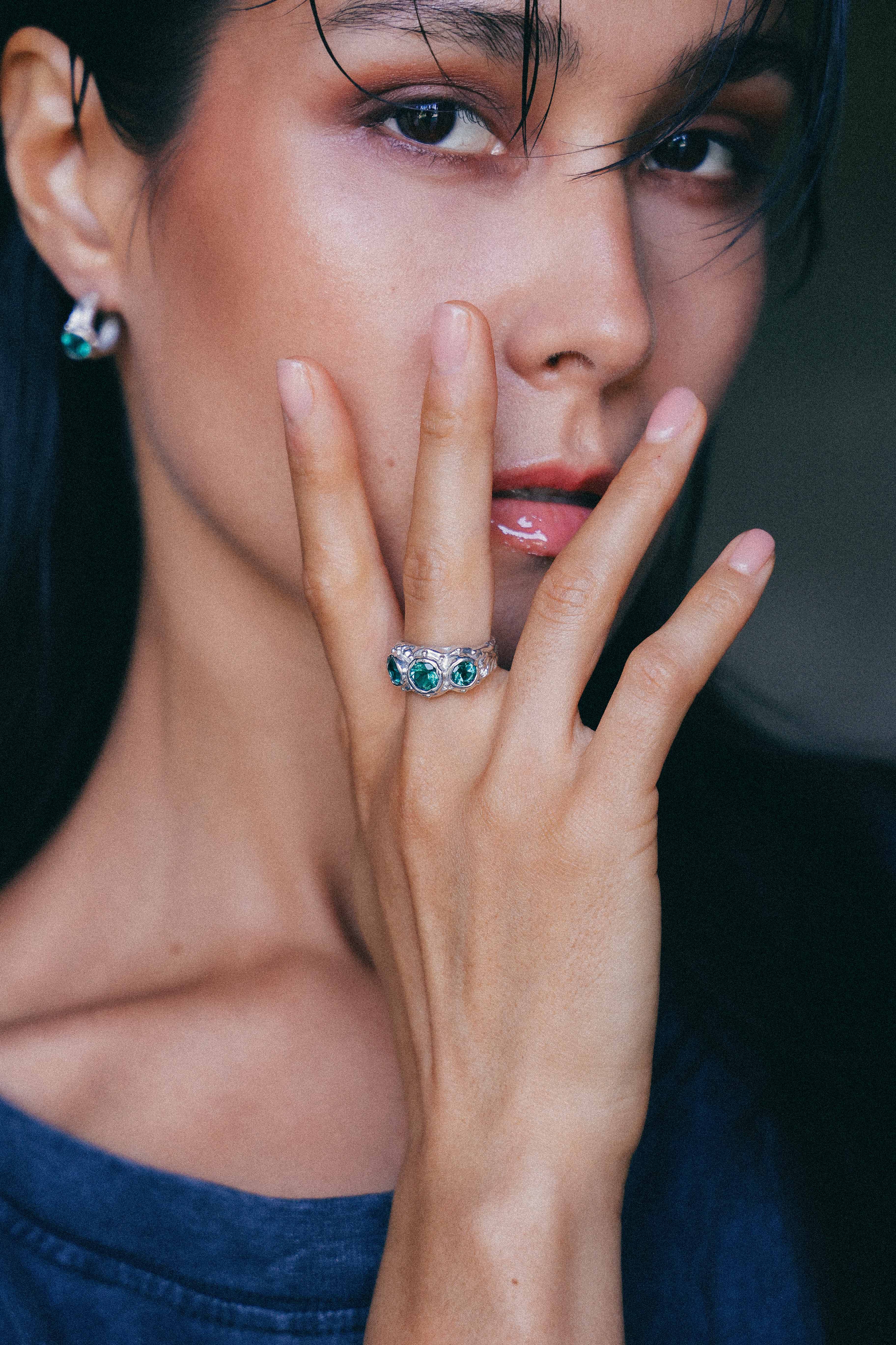 ANILLO SOLENE DE PLATA Y CUARZOS VERDES