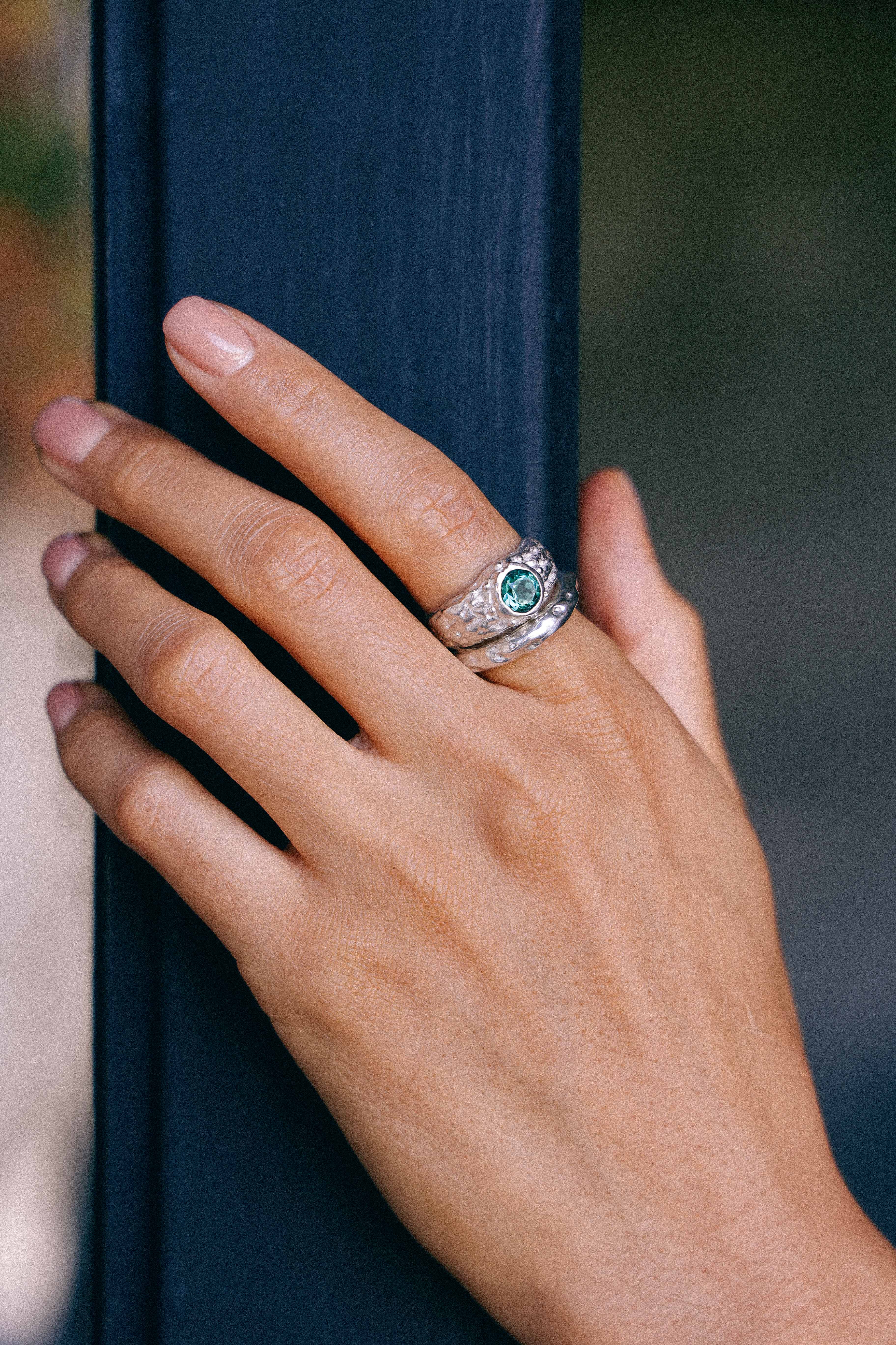 ANILLO SELES DE PLATA Y CUARZO VERDE