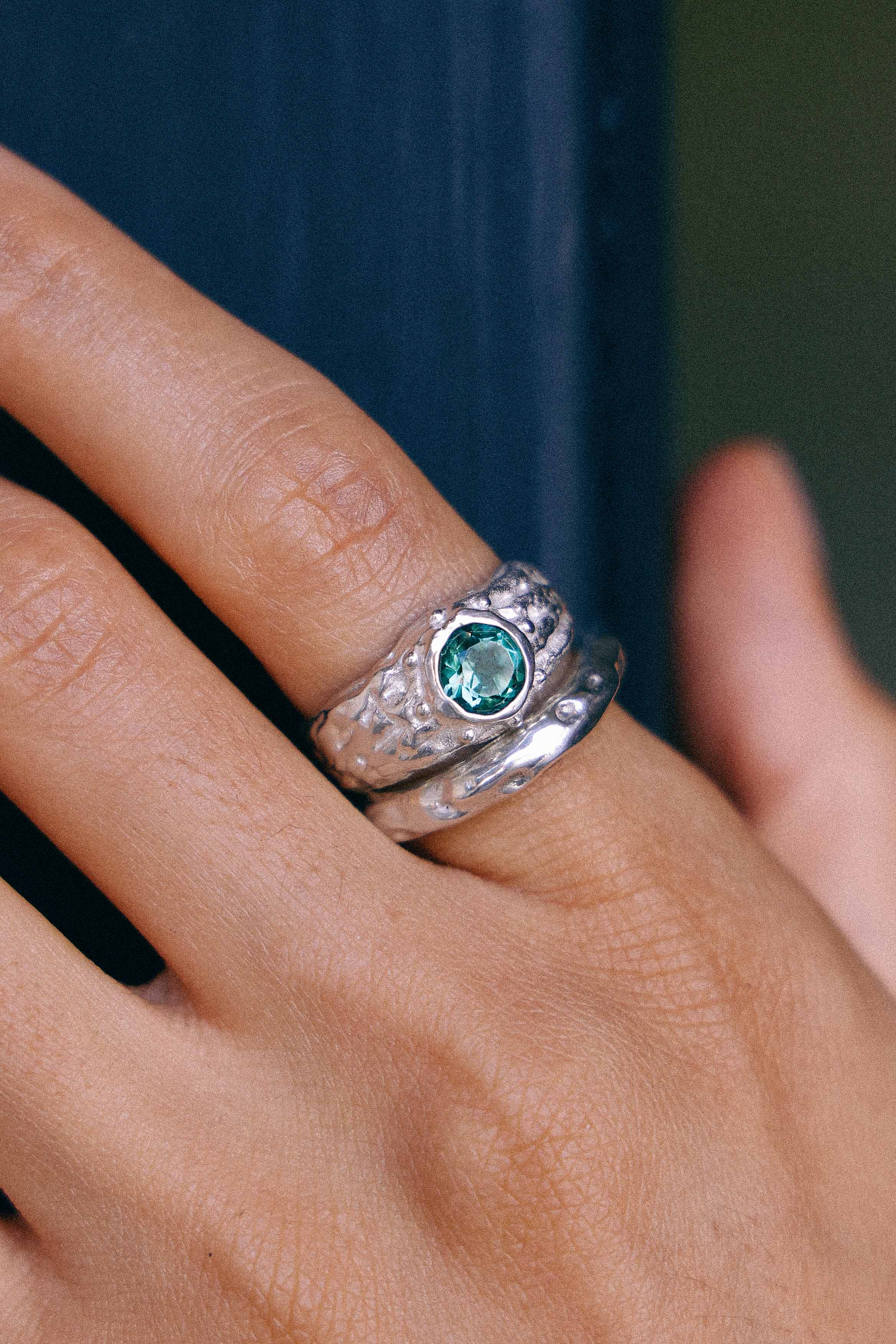 ANILLO SELES DE PLATA Y CUARZO VERDE