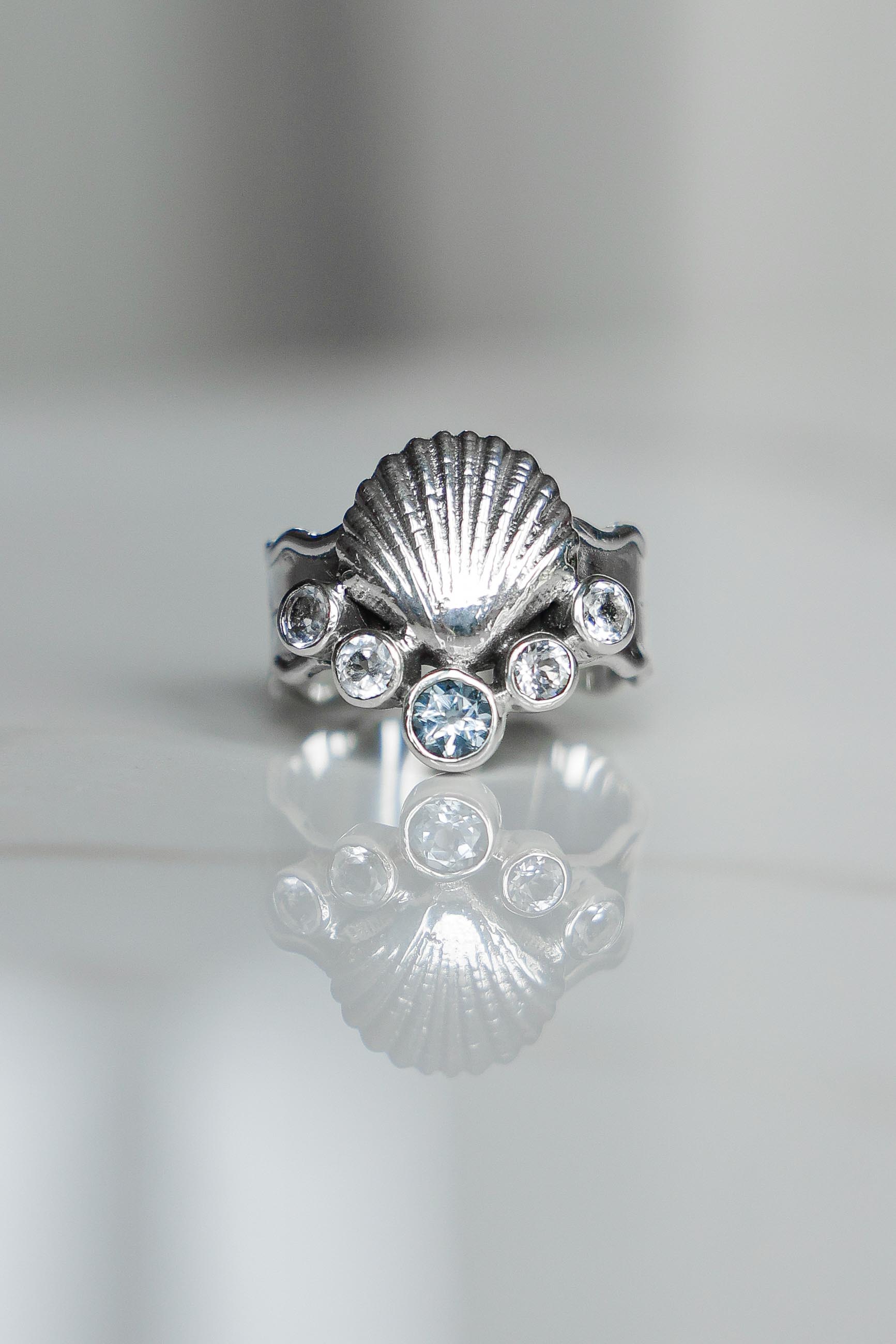 ANILLO CONMIISANKA DE PLATA DE TOPACIO BLANCO Y CELESTE