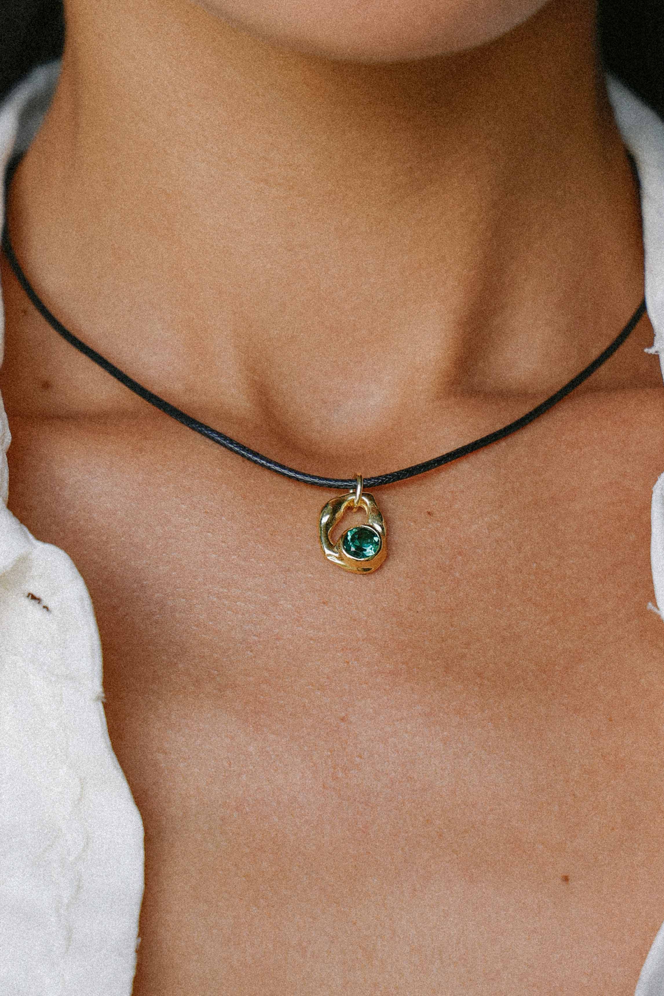 COLLAR SELES DE ORO Y CUARZO VERDE