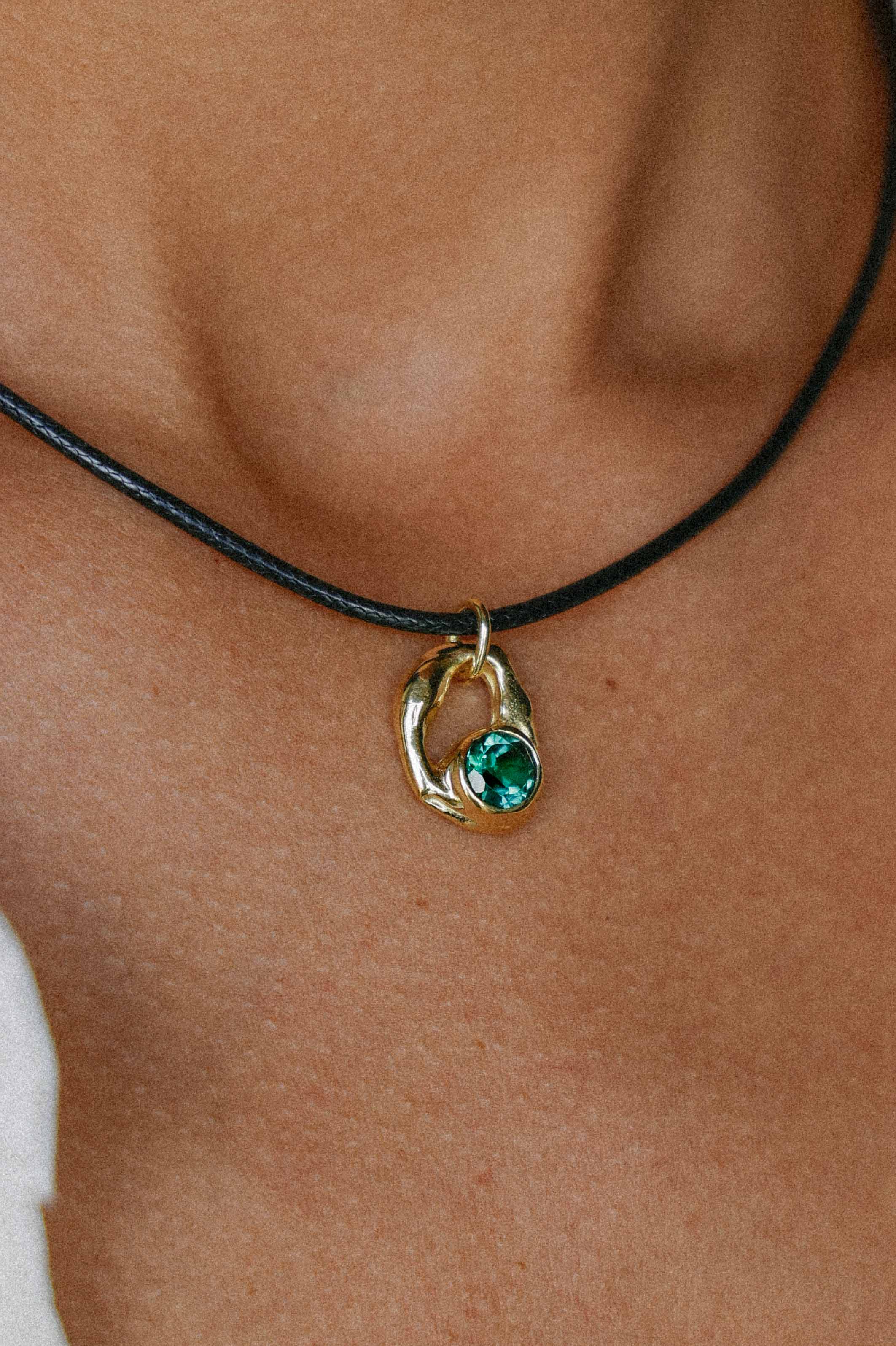 COLLAR SELES DE ORO Y CUARZO VERDE