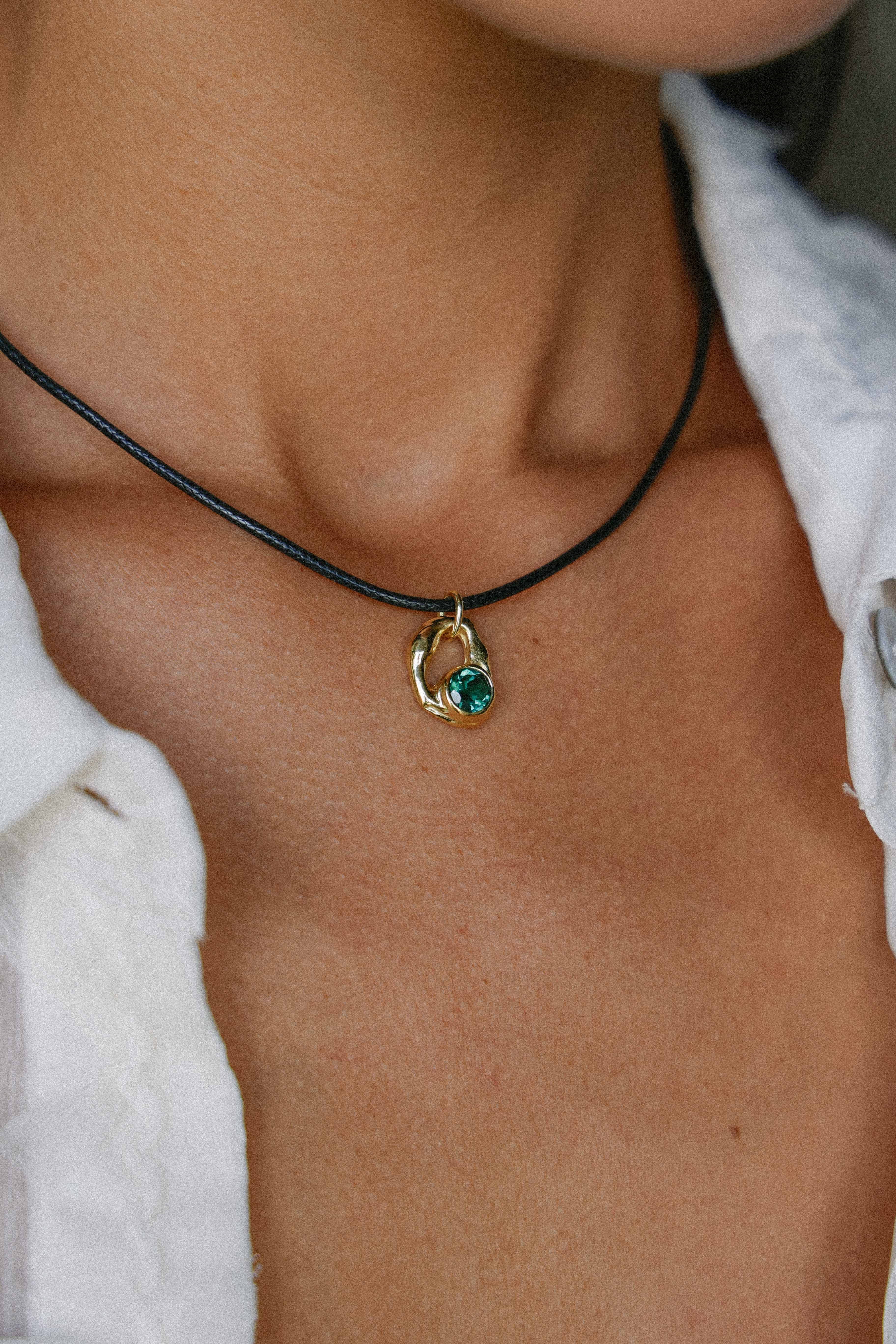 COLLAR SELES DE ORO Y CUARZO VERDE