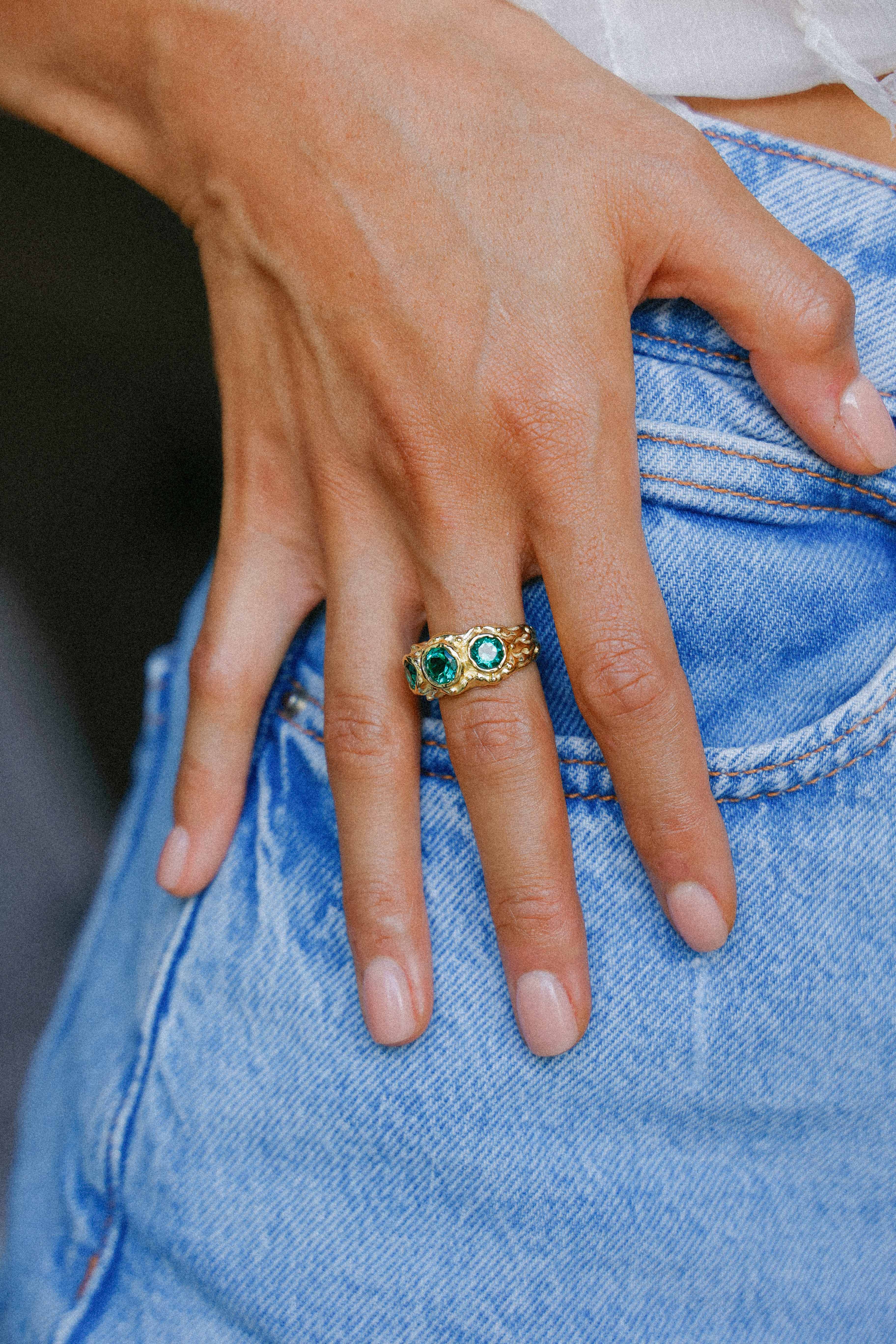 ANILLO SOLENE ORO Y CUARZOS VERDES