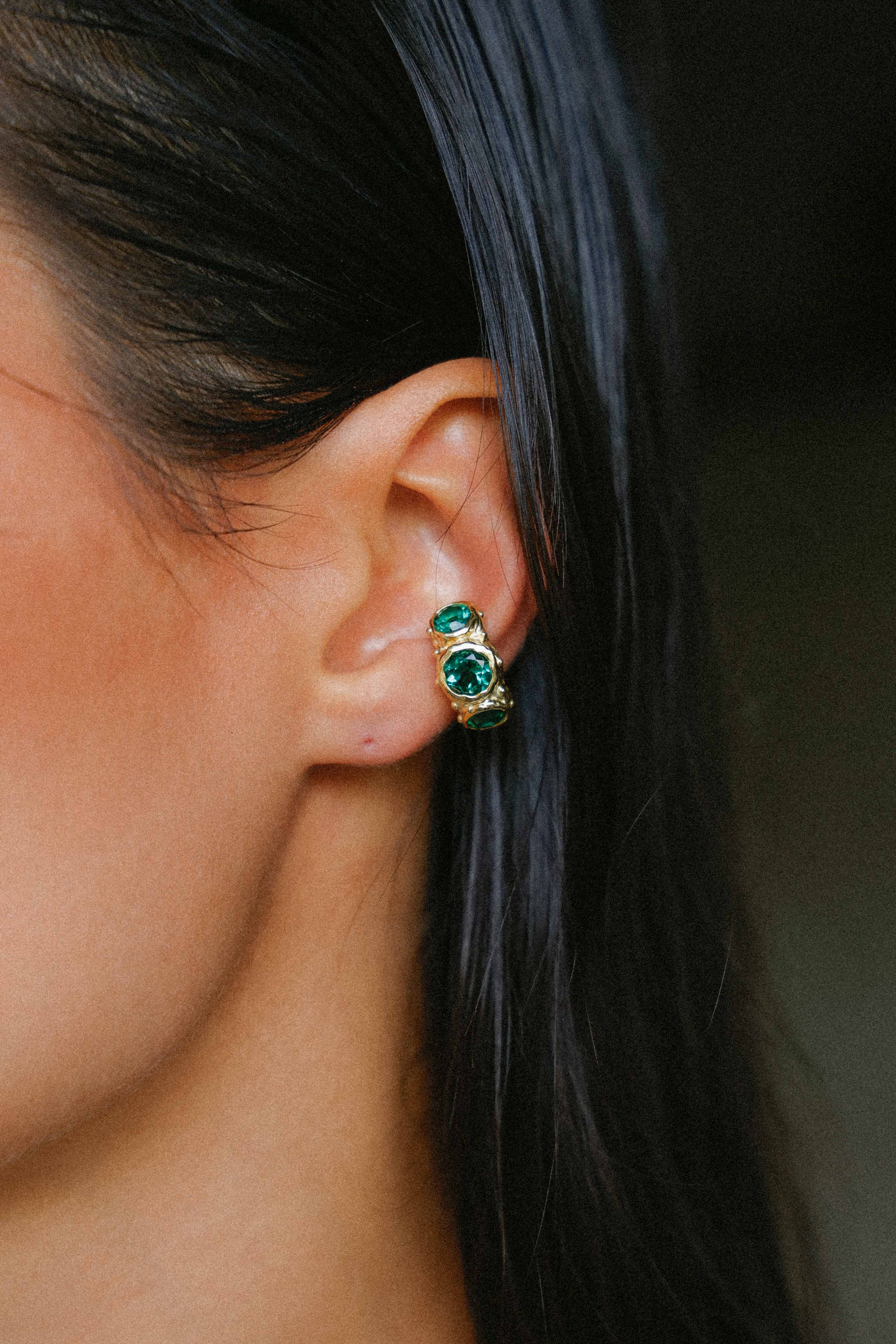 ARO EARCUFF SOLENE ORO Y CUARZO VERDE