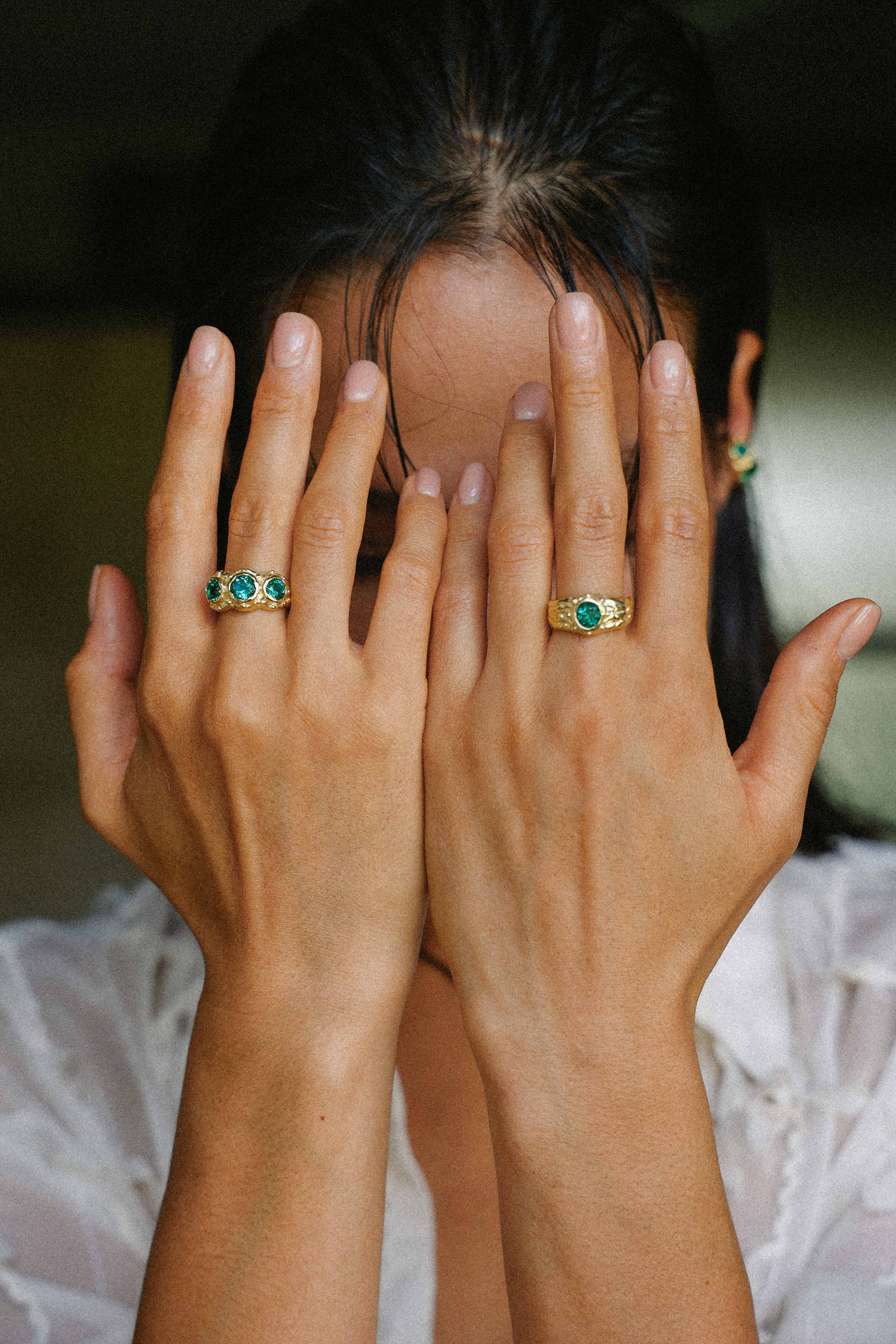 ANILLO SOLENE ORO Y CUARZOS VERDES