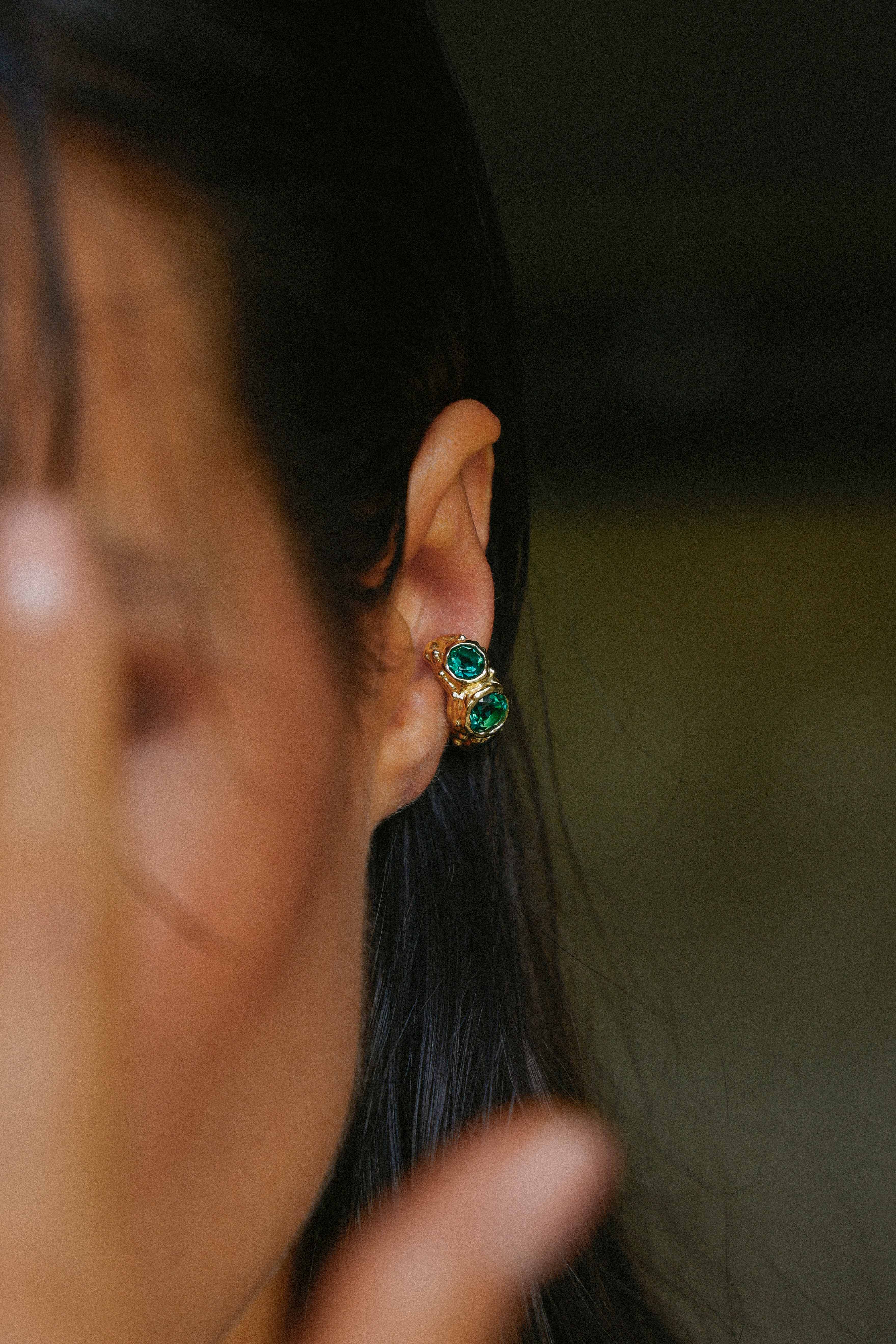ARO EARCUFF SOLENE ORO Y CUARZO VERDE