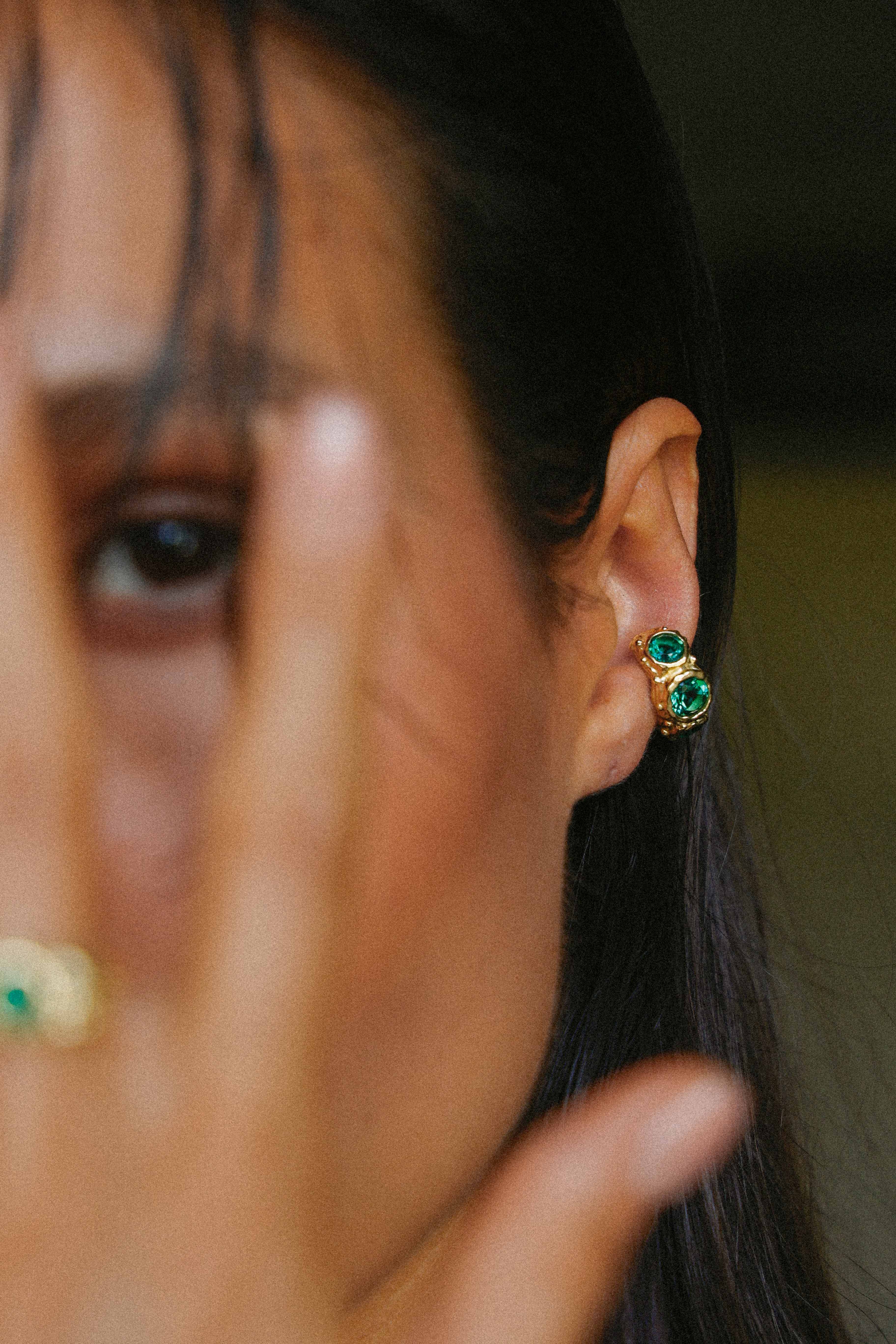 ARO EARCUFF SOLENE ORO Y CUARZO VERDE