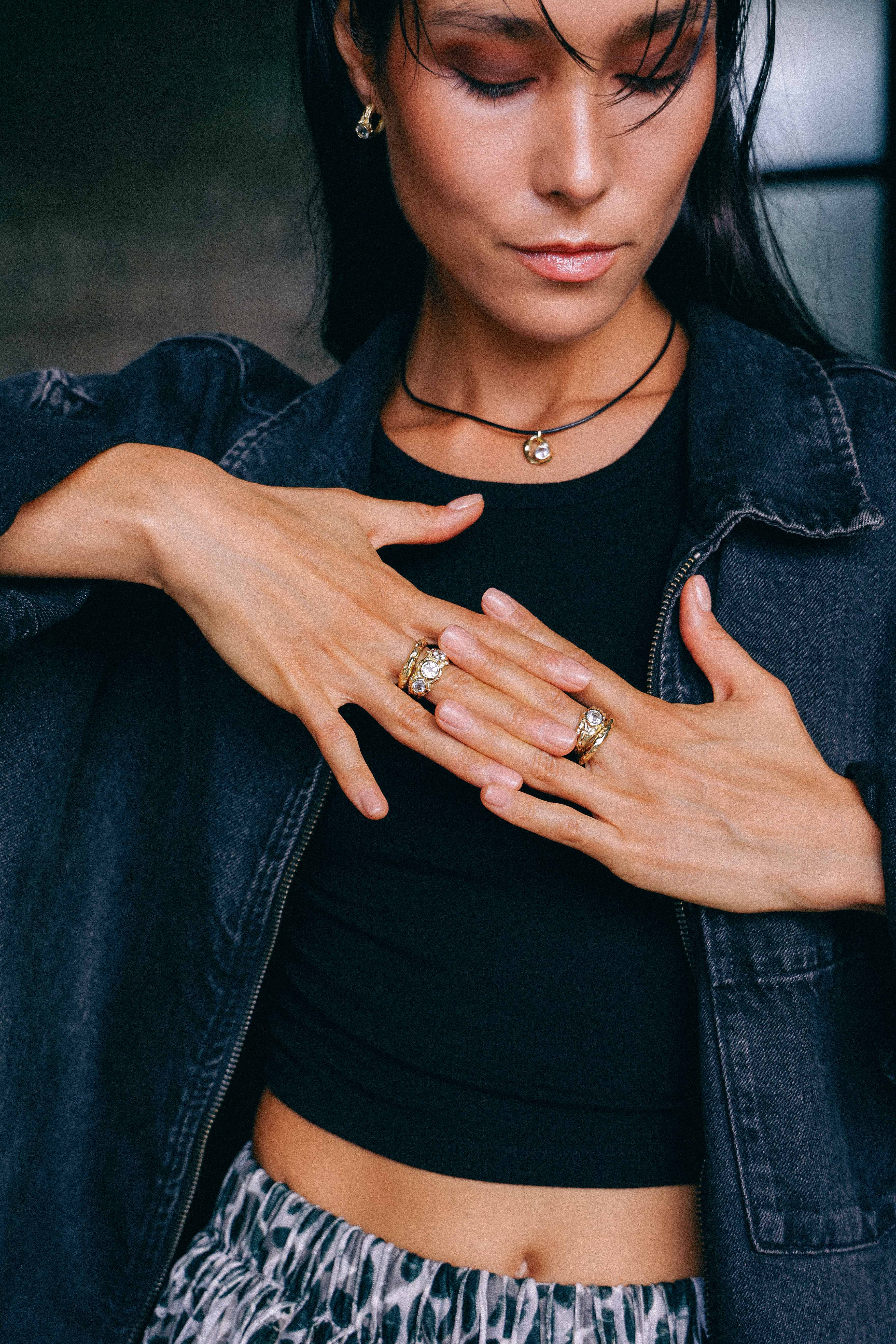 ANILLO SELES ORO Y TOPACIO BLANCO