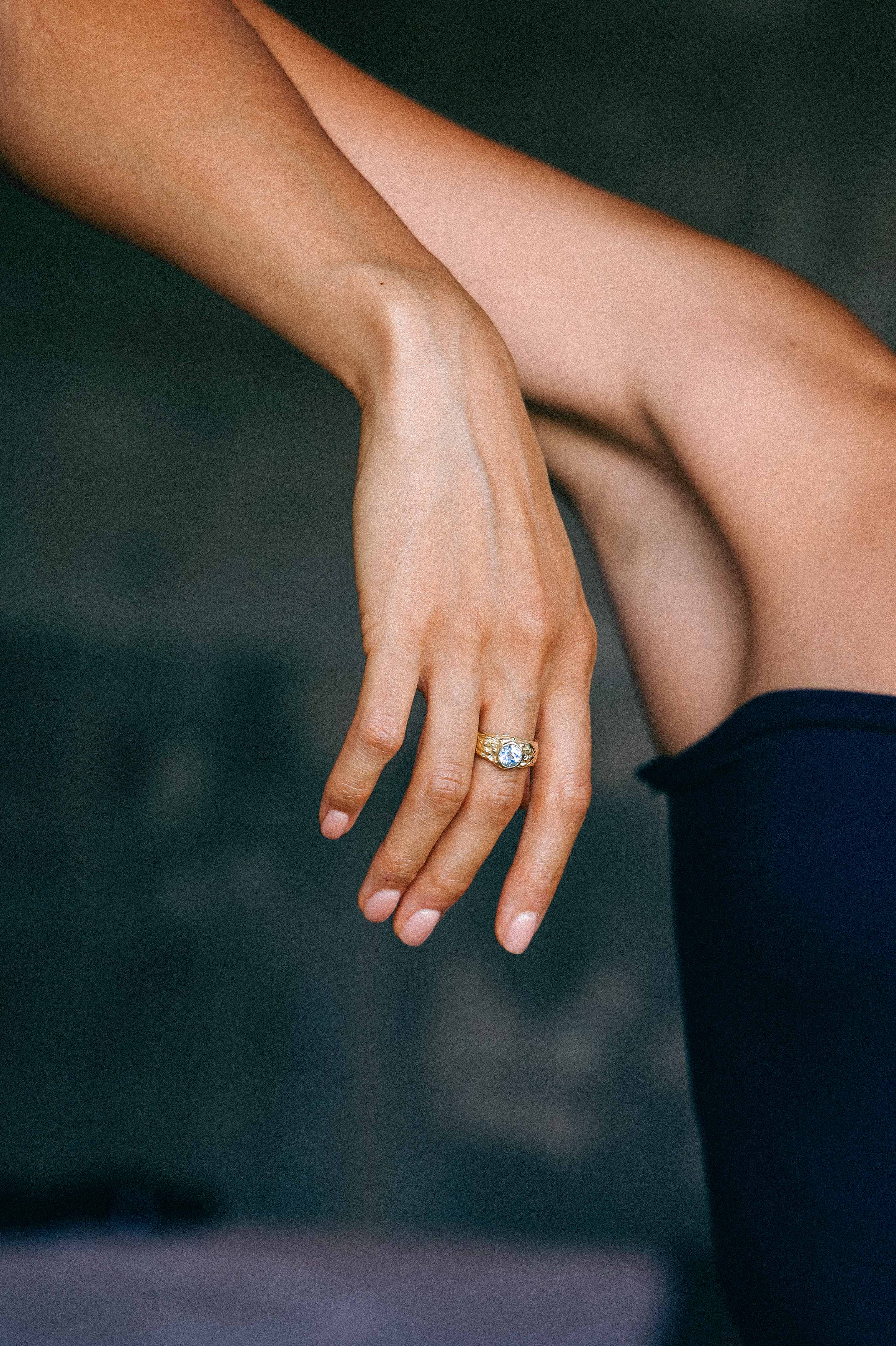 ANILLO SELES ORO Y TOPACIO CELESTE