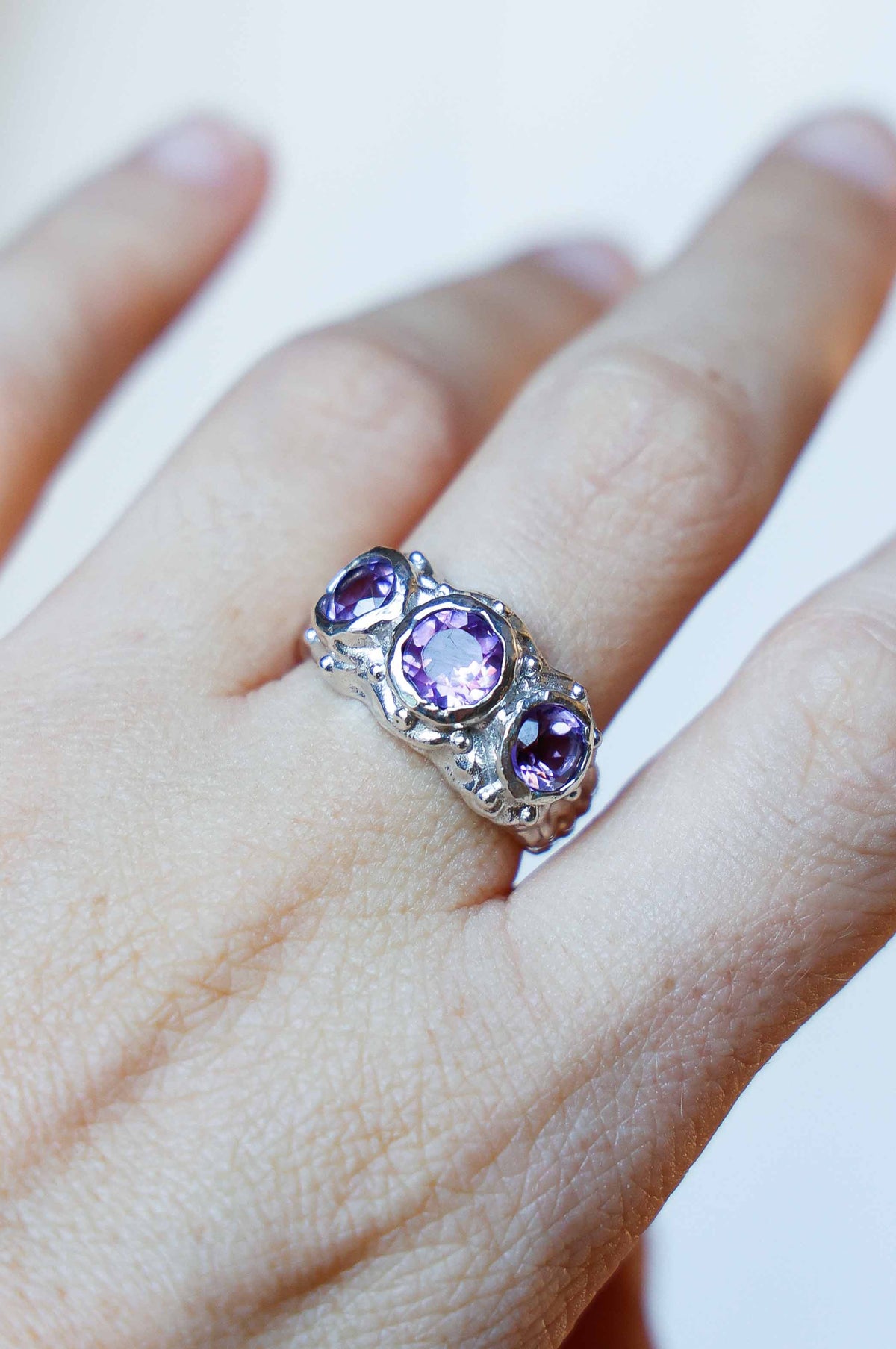 ANILLO SOLENE DE PLATA Y AMATISTAS