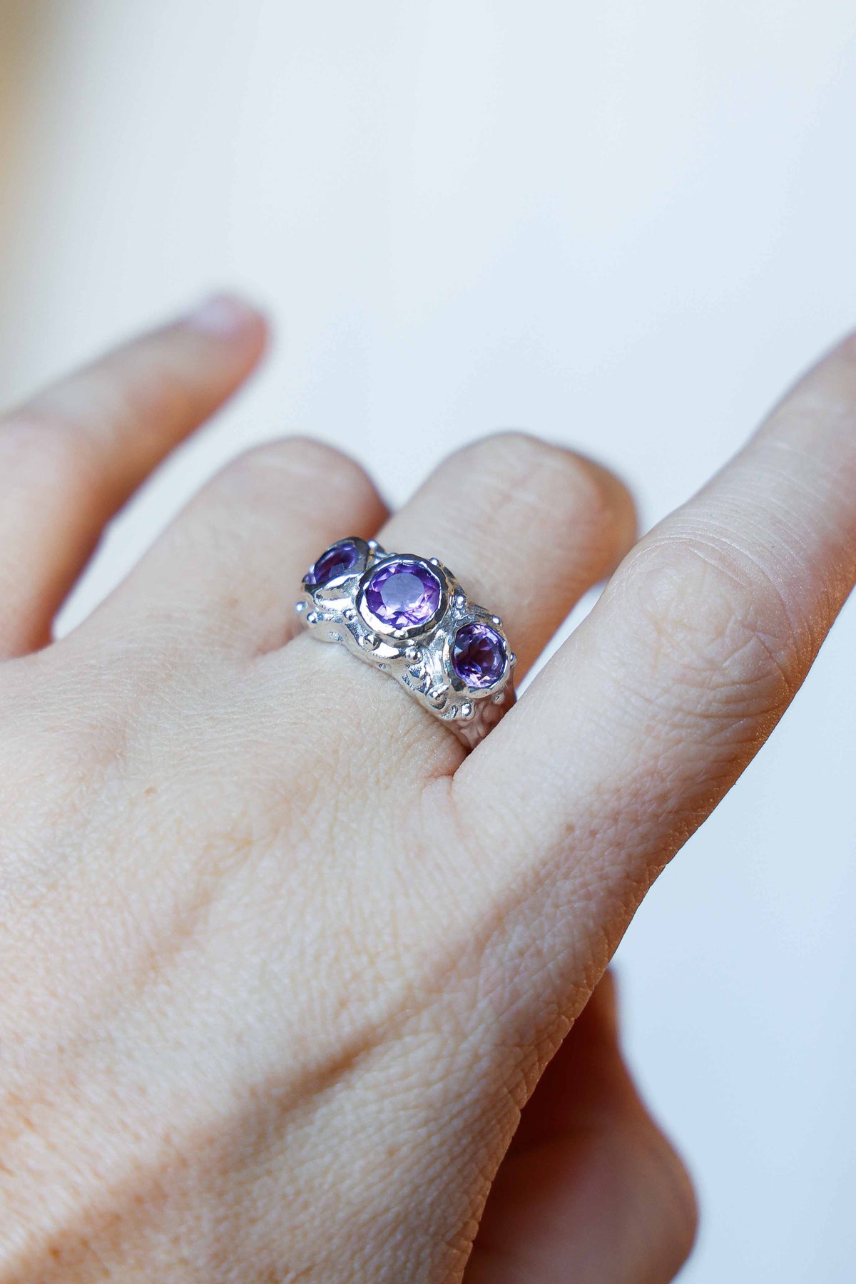 ANILLO SOLENE DE PLATA Y AMATISTAS