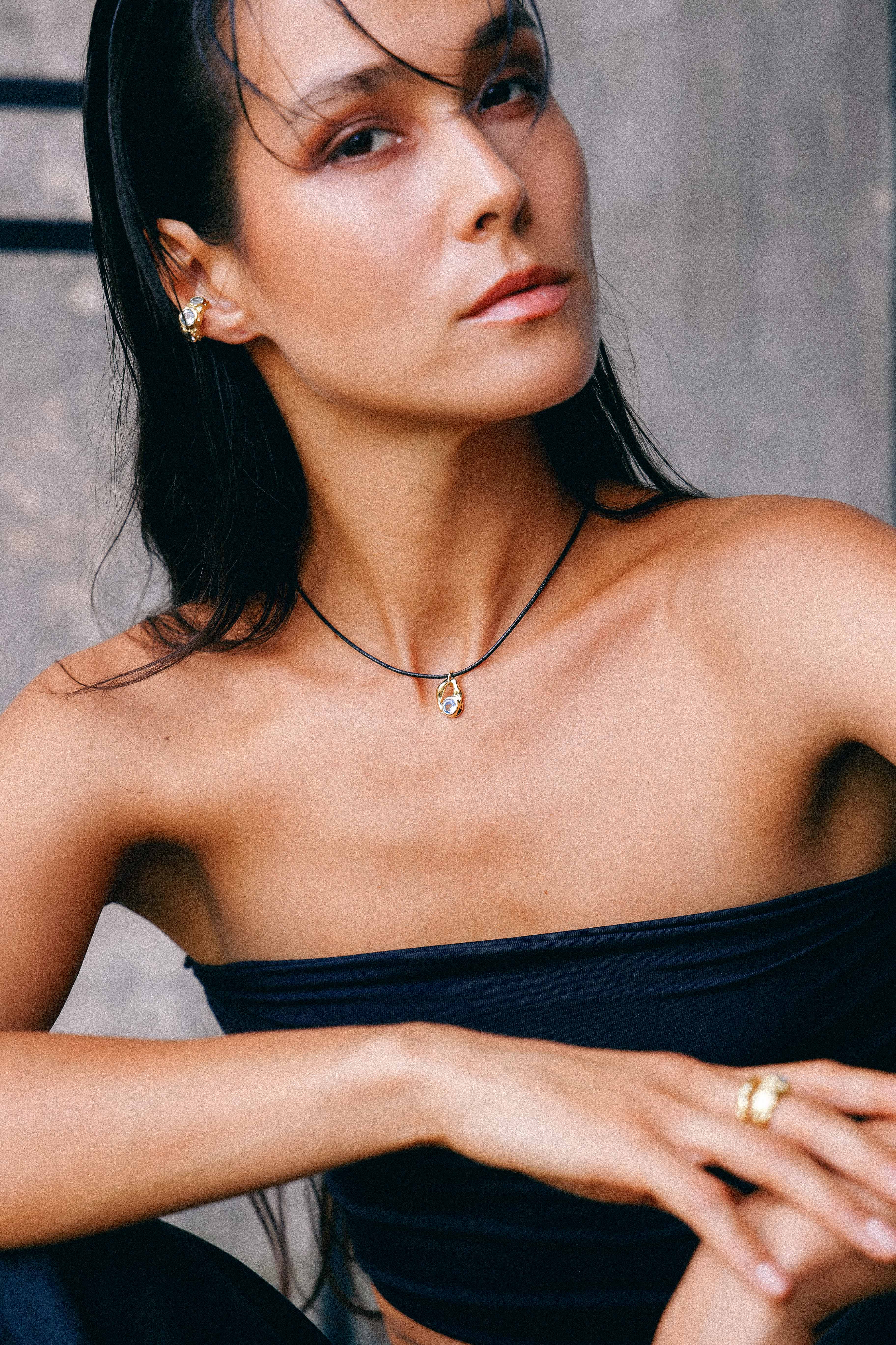 ARO EARCUFF SOLENE ORO Y TOPACIO CELESTE