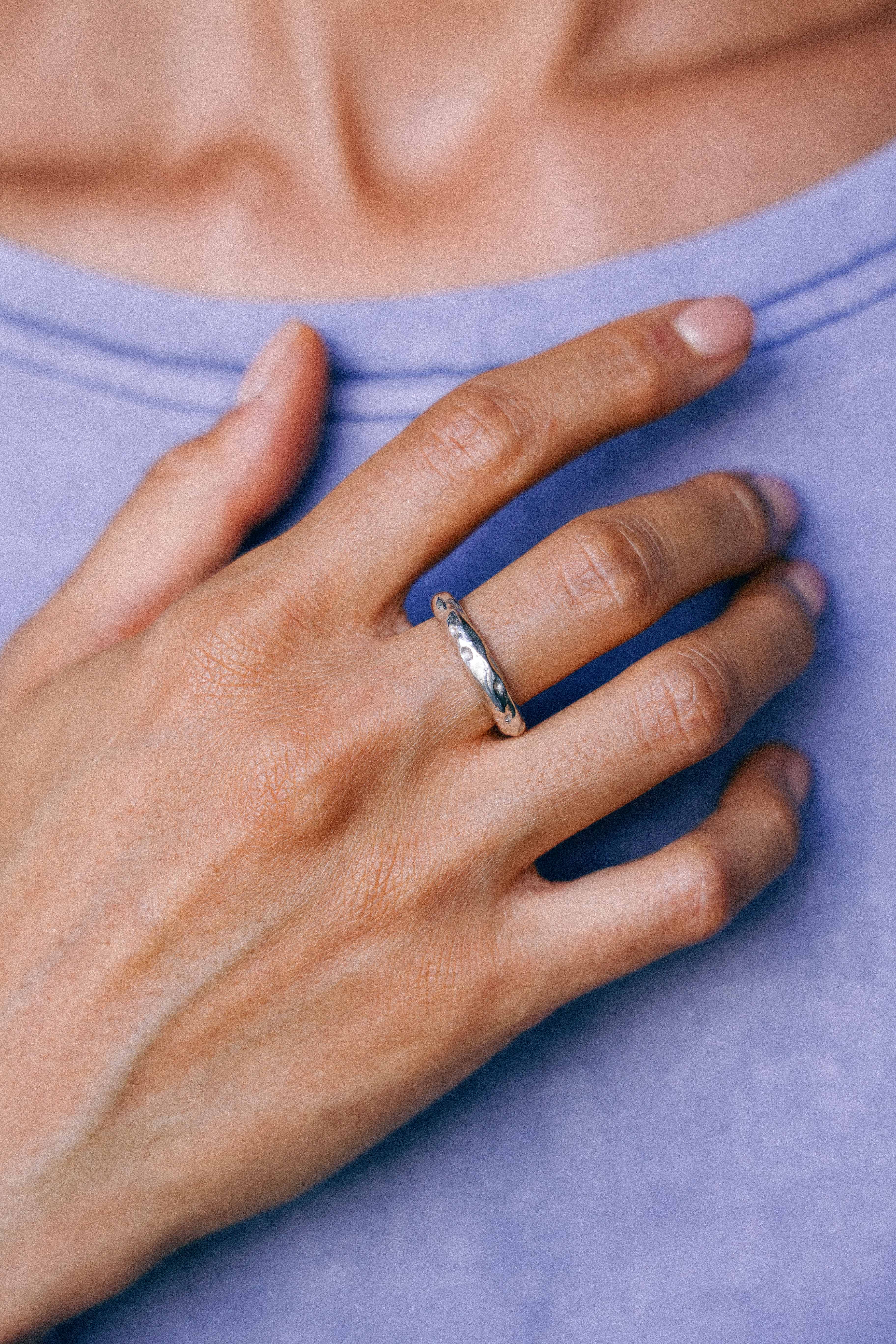 ANILLO VIRA DE PLATA