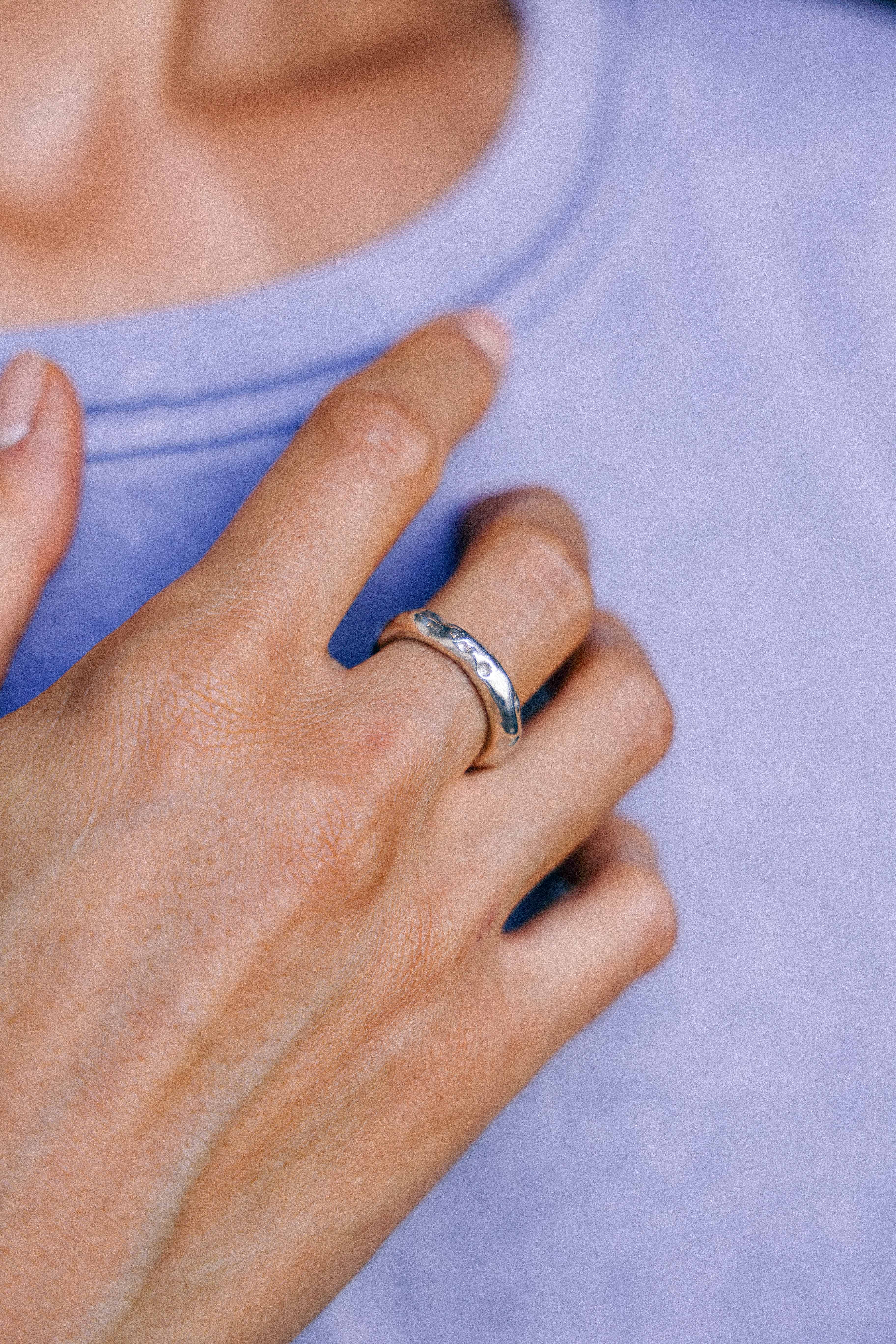 ANILLO VIRA DE PLATA