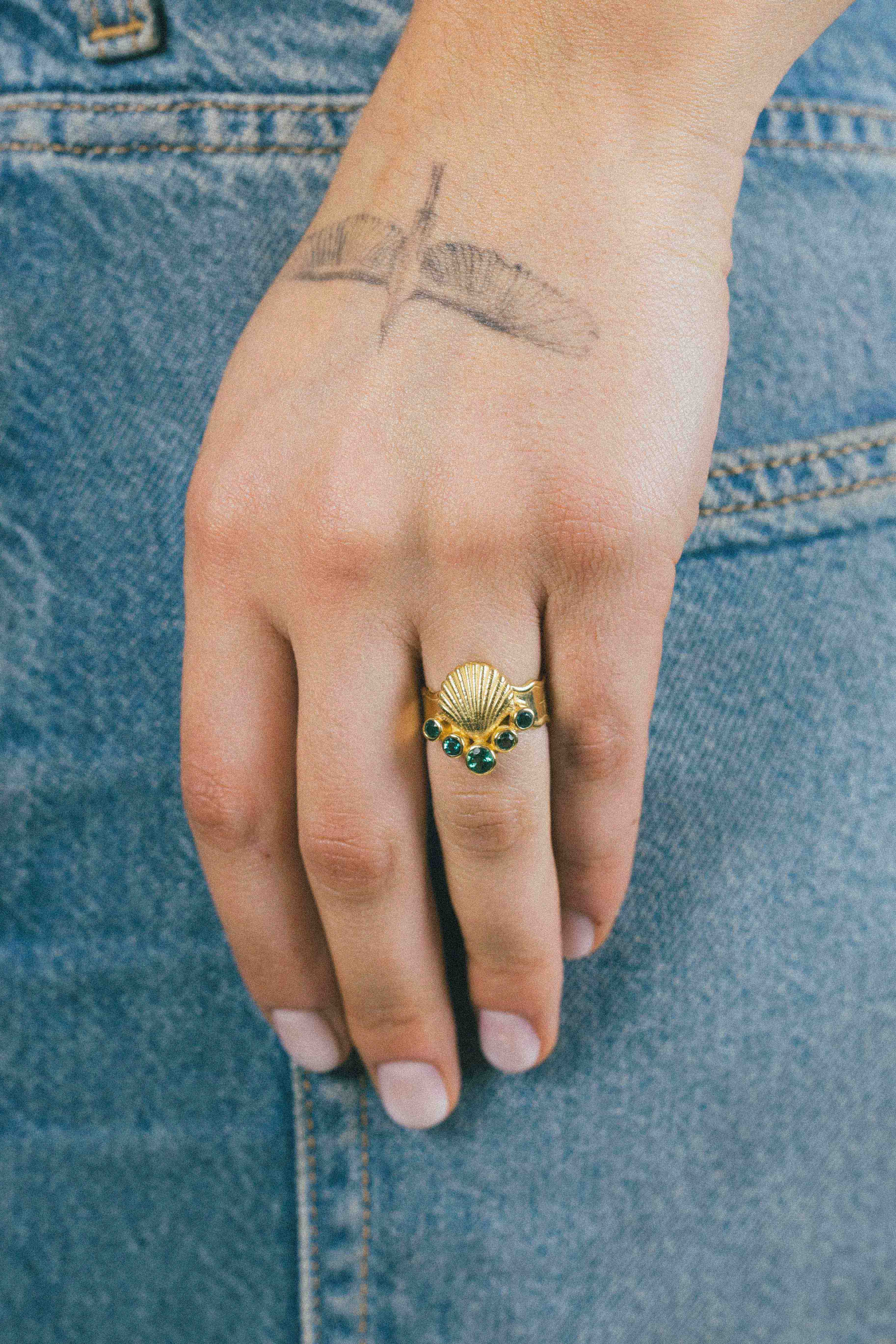 ANILLO CONMIISANKA GOLD DE CUARZO VERDE
